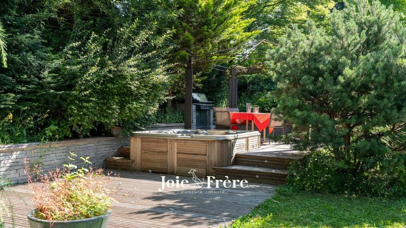 Maison ancienne - 366 m² - 7 pièces