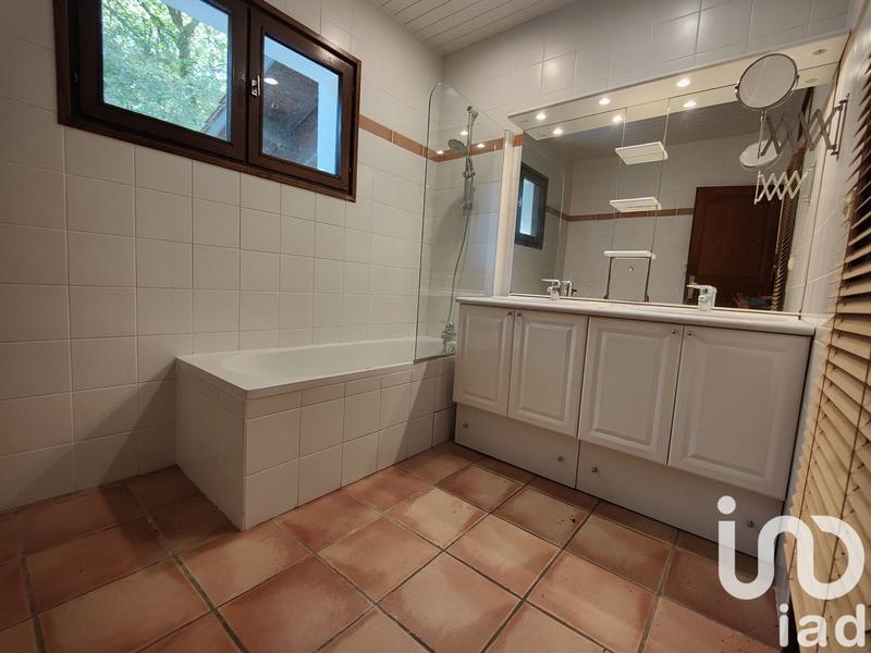 Maison - 215 m² - 8 pièces