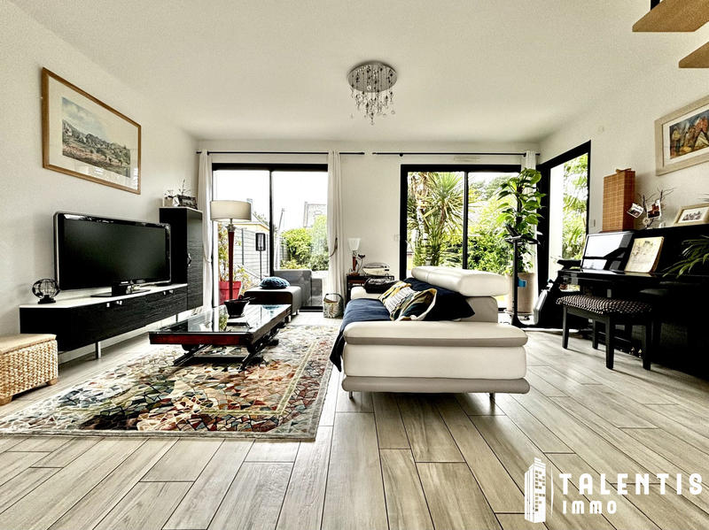 Maison contemporaine - 192 m² - 7 pièces