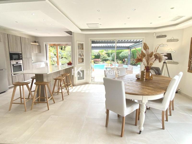 Villa - 201 m² - 7 pièces