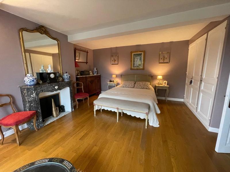 Maison - 227 m² - 8 pièces