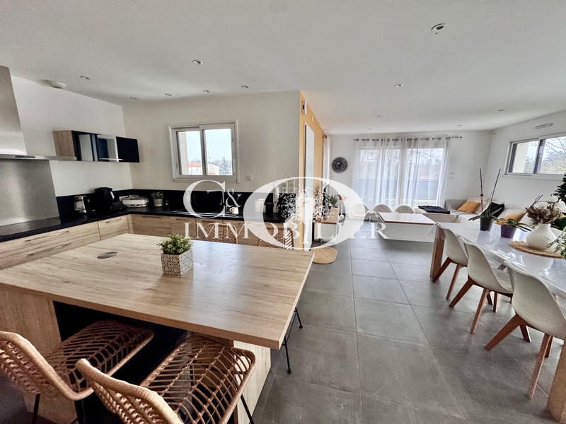 Maison - 95 m² - 4 pièces