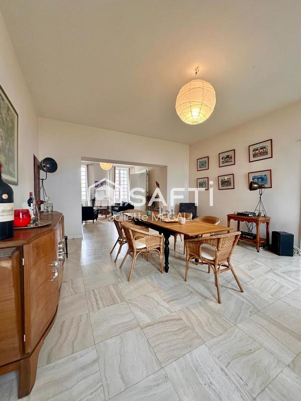 Maison - 379 m² - 10 pièces