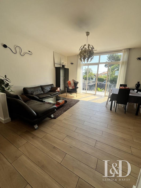 Maison contemporaine - 223 m² - 8 pièces