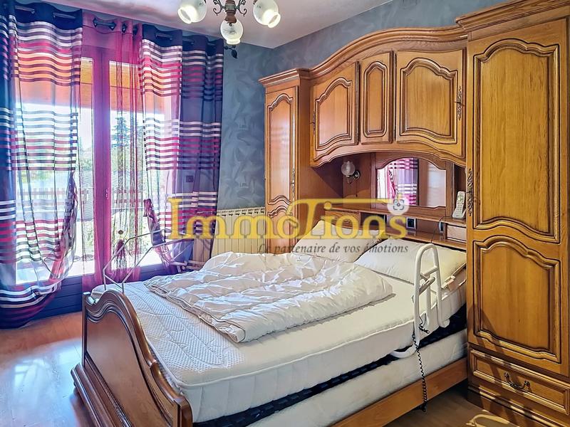 Maison - 231 m² - 9 pièces