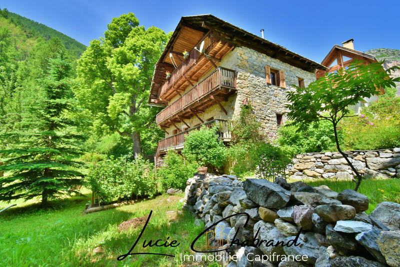 Maison - 127 m² - 10 pièces