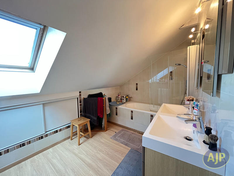 Maison - 102 m² - 6 pièces