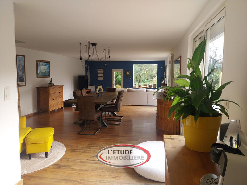 Maison - 203 m² - 9 pièces