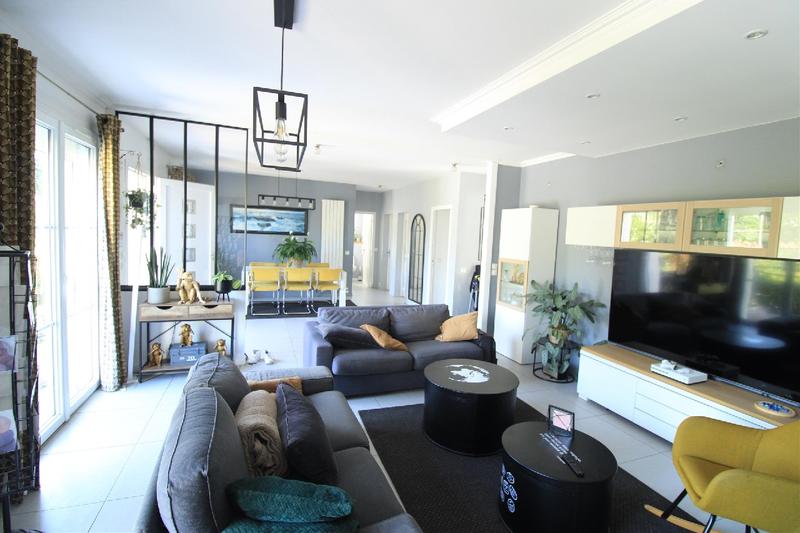 Maison - 220 m² - 7 pièces