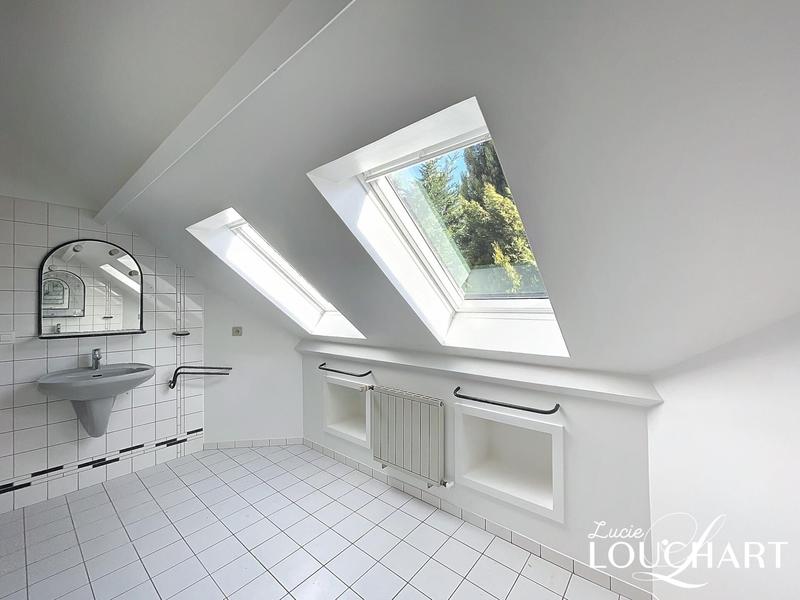 Maison - 230 m² - 8 pièces