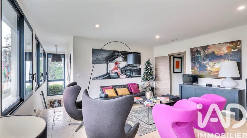 Maison - 230 m² - 8 pièces