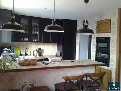 Maison traditionnelle - 140 m² - 7 pièces