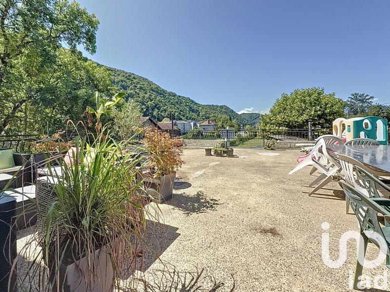 Maison - 277 m² - 8 pièces