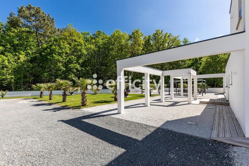 Maison - 340 m² - 10 pièces