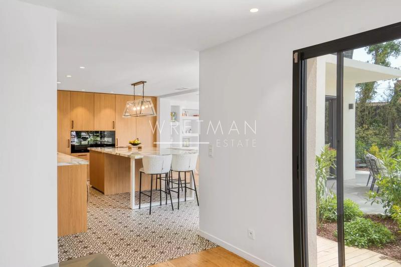 Villa - 222 m² - 6 pièces