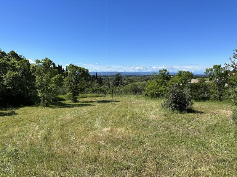 Terrain constructible - 3 070 m²