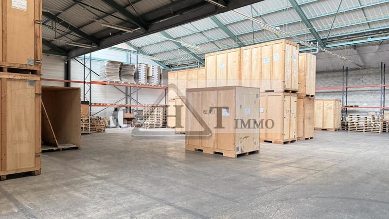 Entrepôt - 2 200 m²