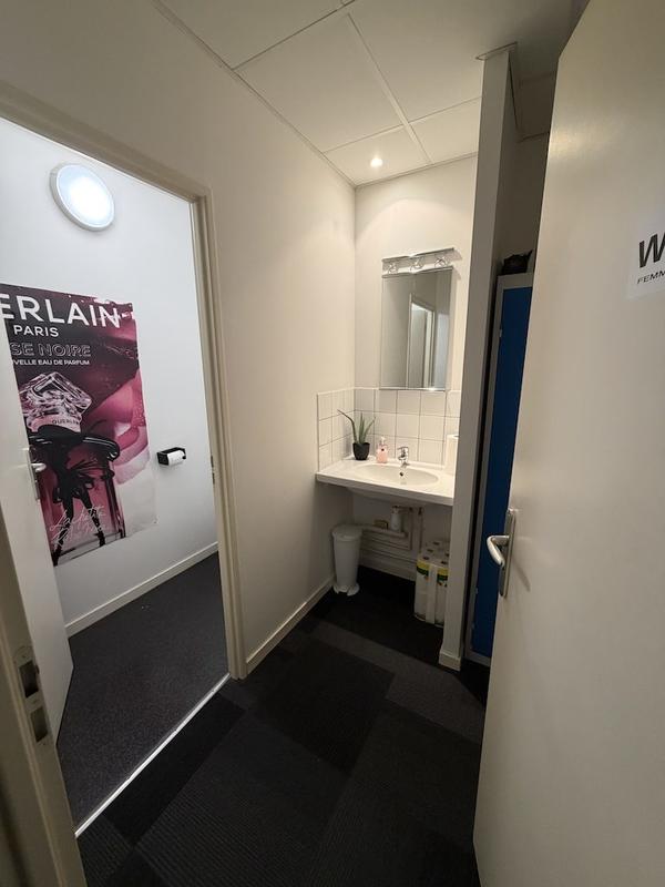 Local commercial - 676 m² - 5 pièces