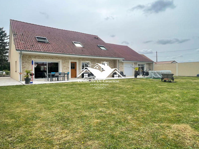 Maison - 250 m² - 8 pièces