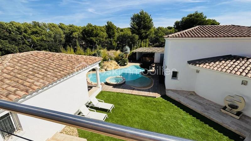 Villa - 301 m² - 11 pièces
