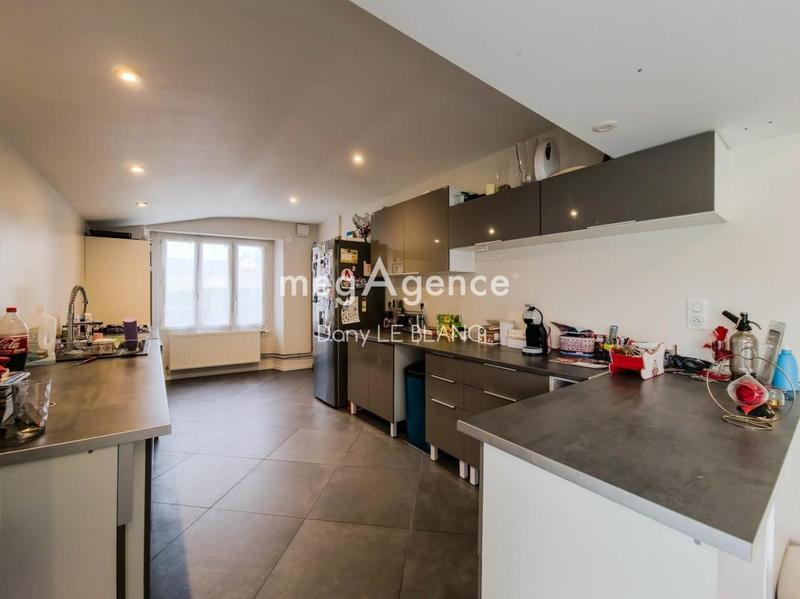 Maison - 147 m² - 9 pièces