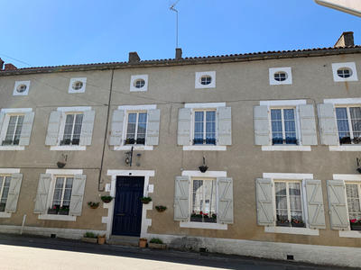 Maison - 325 m² - 13 pièces