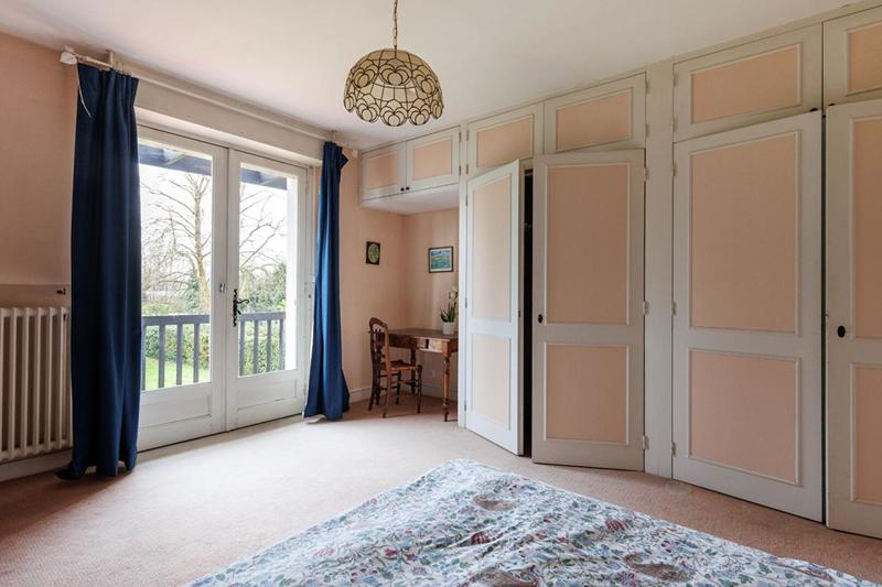 Maison - 341 m² - 12 pièces