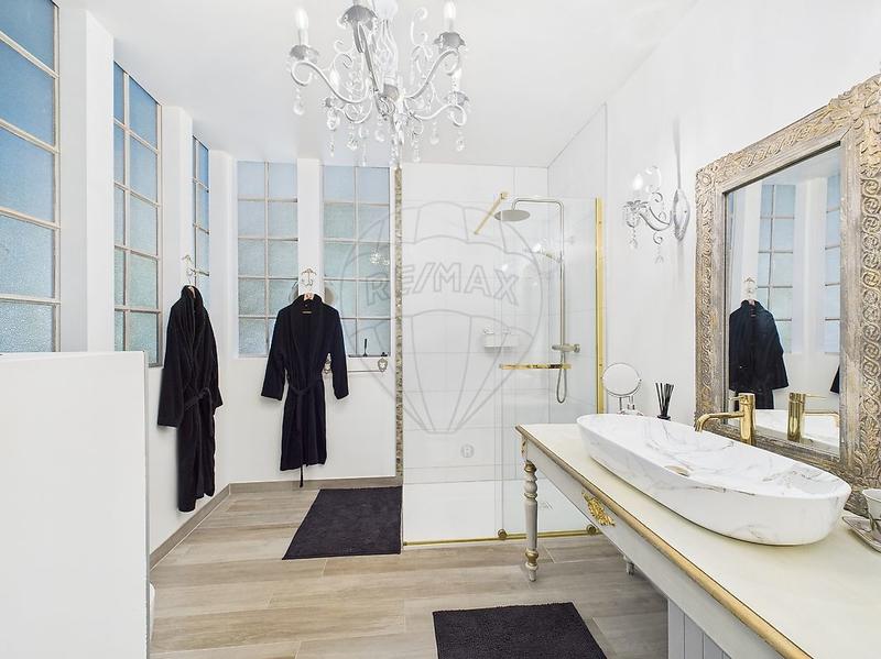 Appartement - 200 m² - 10 pièces