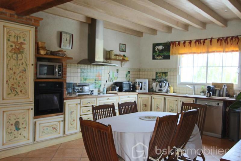 Maison - 335 m² - 11 pièces