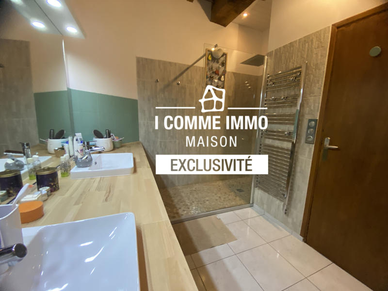 Maison - 275 m² - 15 pièces