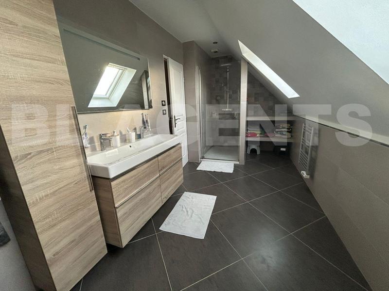 Maison traditionnelle - 151 m² - 5 pièces