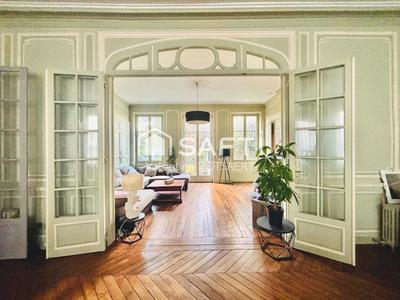 Hôtel particulier - 590 m² - 16 pièces