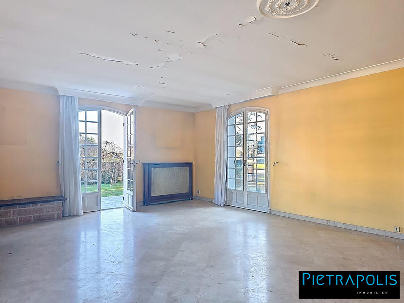 Maison traditionnelle - 220 m² - 7 pièces