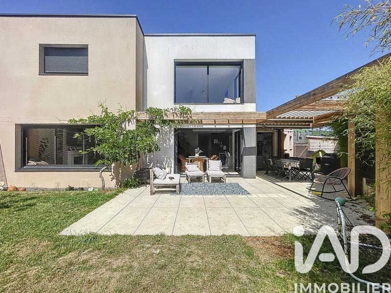 Maison - 177 m² - 7 pièces