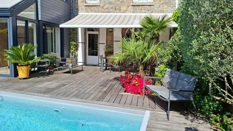 Maison - 200 m² - 8 pièces