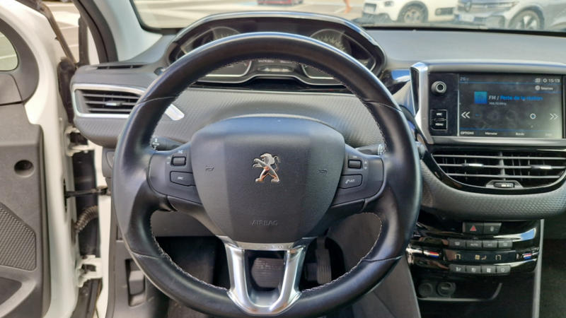Peugeot 208 affaire Puretech 110ch Eat6 Allure Business