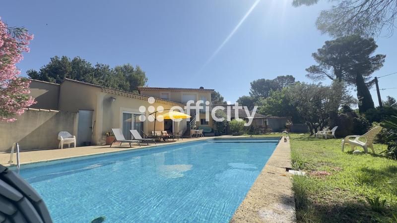 Maison - 461 m² - 10 pièces