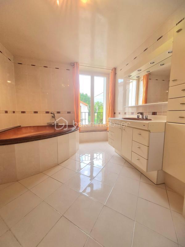 Appartement - 179 m² - 8 pièces