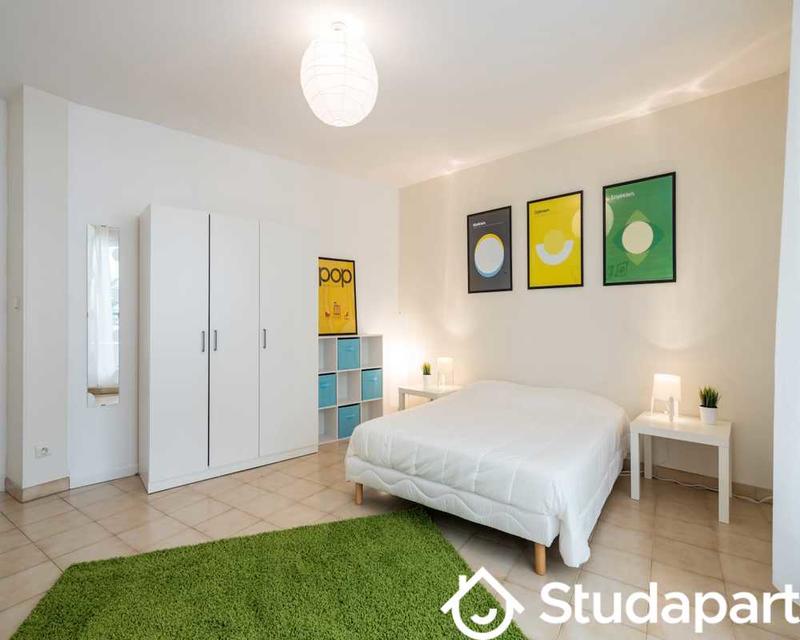 Chambre - 80 m² - 1 pièce