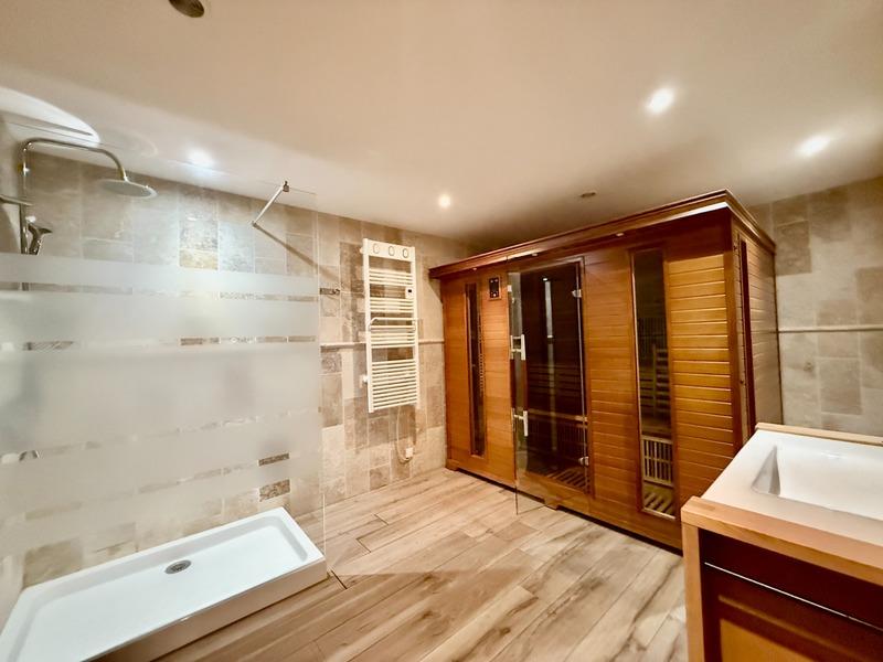 Villa - 200 m² - 5 pièces