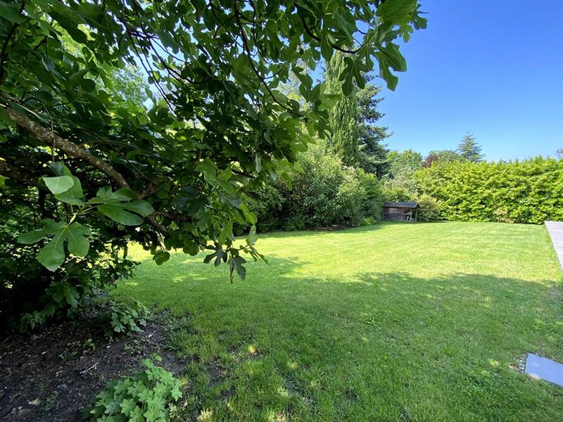 Maison - 305 m² - 6 pièces