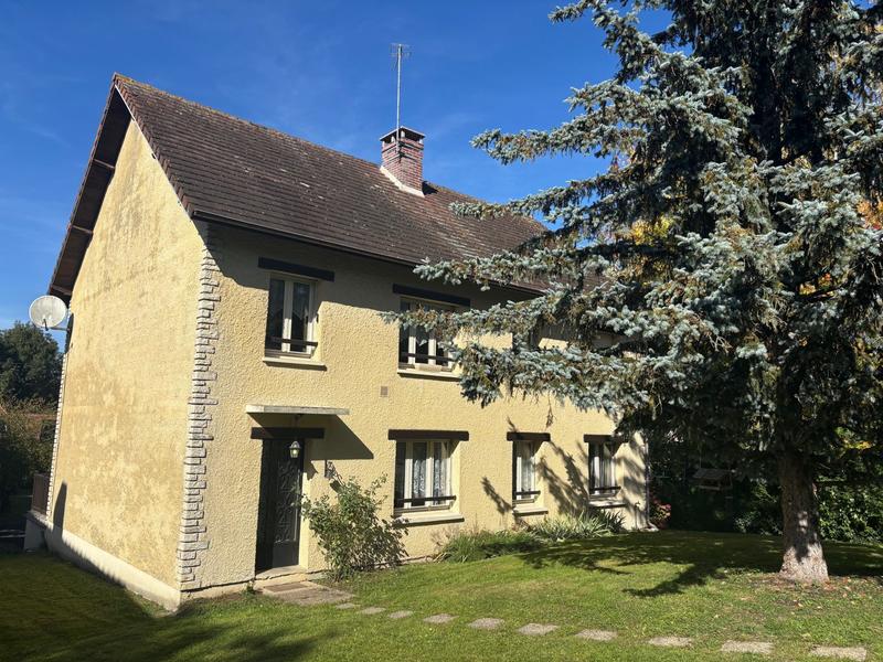 Maison traditionnelle - 185 m² - 10 pièces