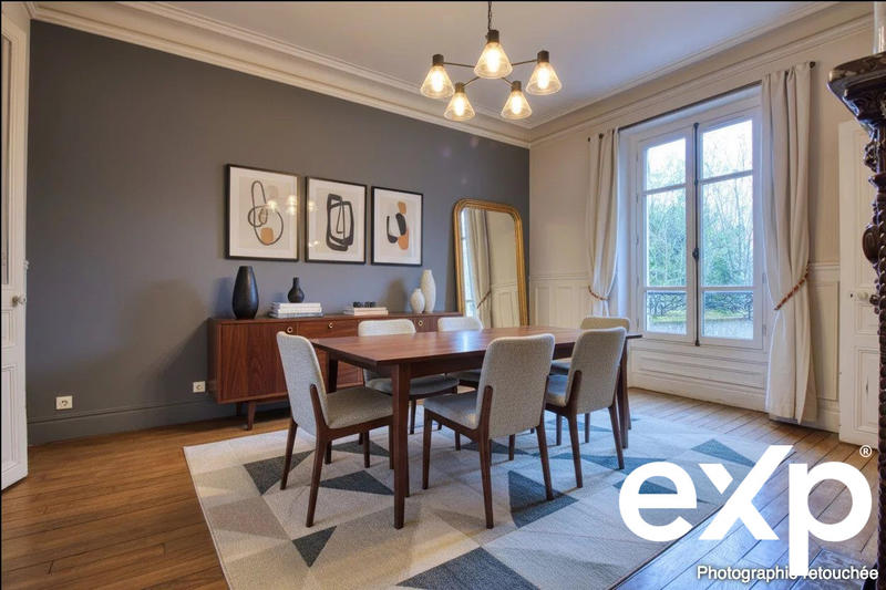 Maison - 220 m² - 11 pièces