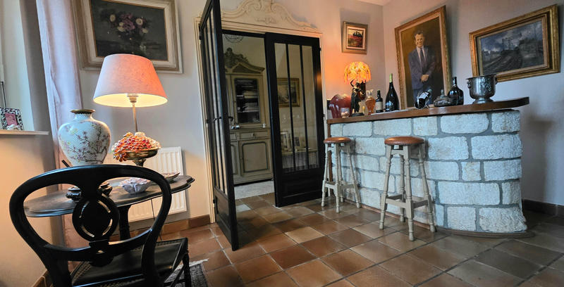 Maison - 250 m² - 8 pièces