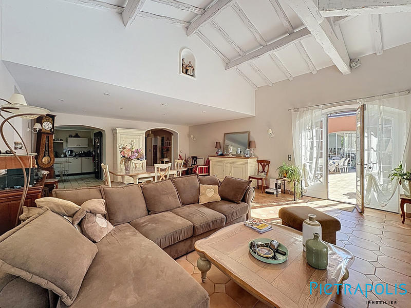 Villa - 287 m² - 8 pièces