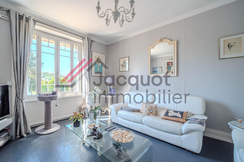 Maison - 211 m² - 10 pièces