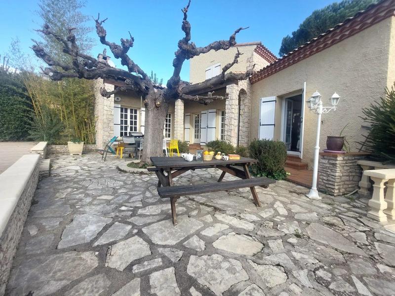 Villa - 205 m² - 10 pièces