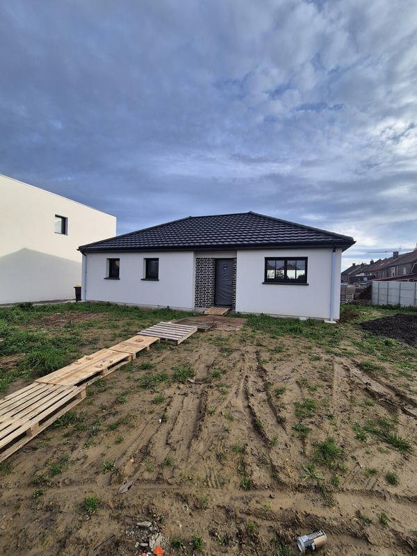 Maison - 90 m² - 5 pièces