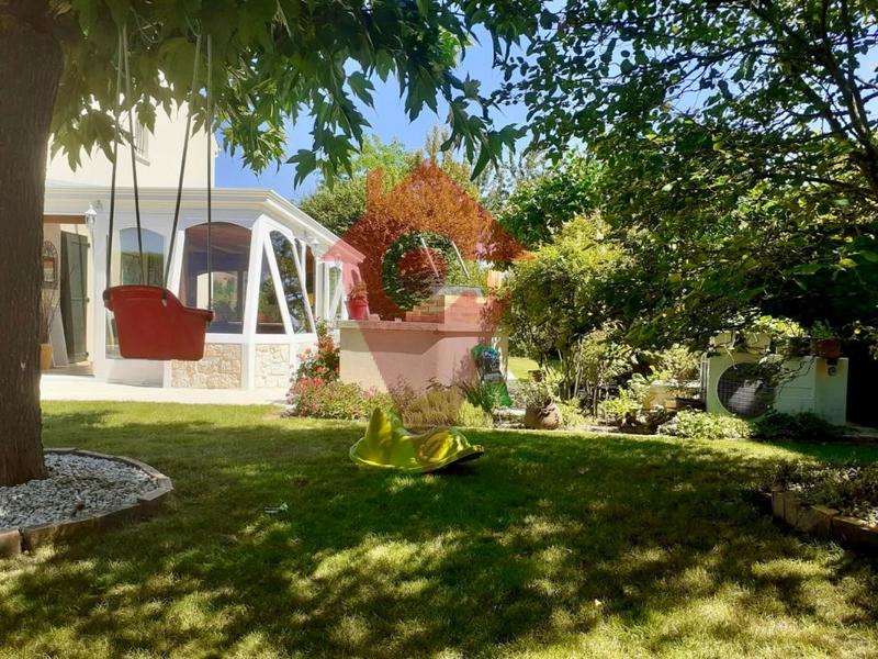 Maison - 180 m² - 8 pièces