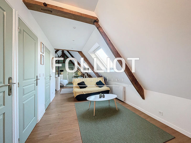 Maison - 240 m² - 10 pièces